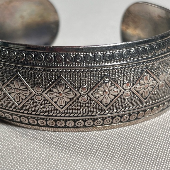 Tribal Metal Cuff Bangle Bracelet Tibetan Nepal Gypsy Style Silver Tone Boho - Picture 6 of 15